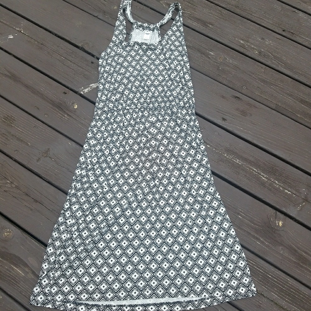 Geometric black and white dress